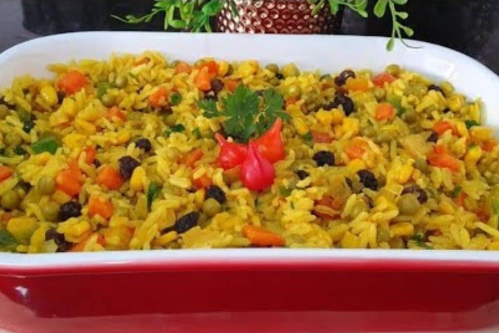 Arroz de festa super colorido, soltinho e bem temperado, ideal para uma refeição especial 88 Arroz de festa