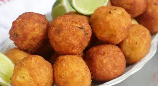 Bolinho de batata muito fácil e saboroso feito com uma dica especial de preparo, uma delícia 2 Bolinho de batata