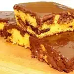 Bolo de cenoura recheado com uma massa fofinha e chocolate cremoso por dentro 2 Bolo de cenoura recheado