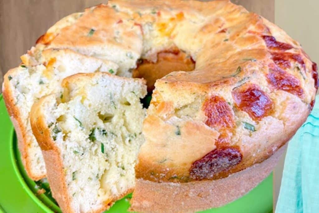 Bolo salgado mais fácil do mundo: econômico, rápido e delicioso, para receber muitos elogios 80 Bolo salgado
