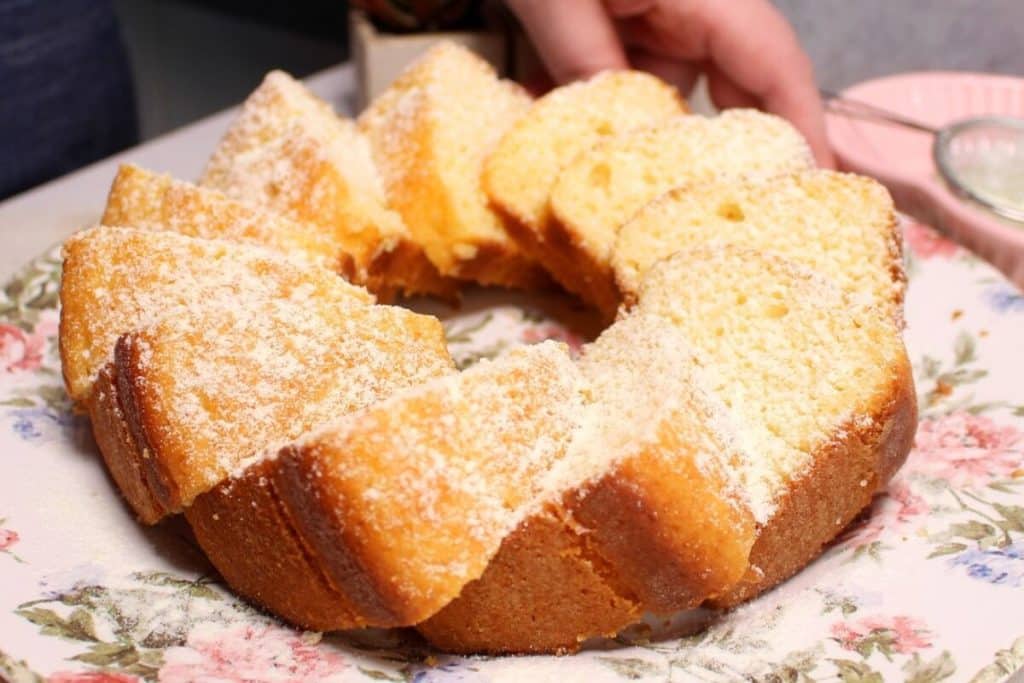 Bolo simples com iogurte