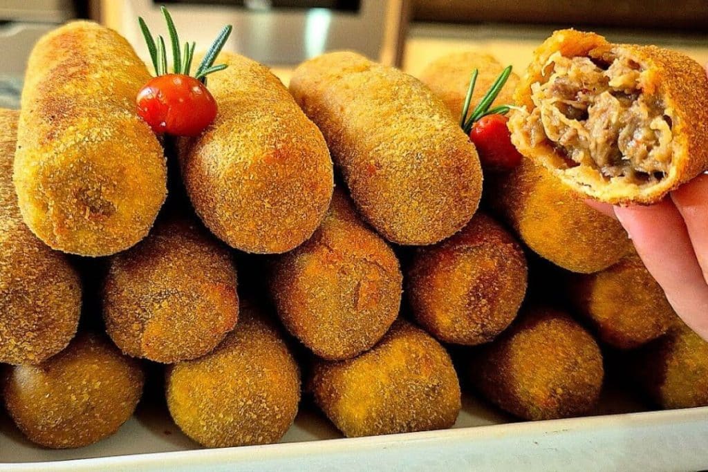 Croquete de carne de panela suculento e crocante, um petisco irresistível que todos vão amar 28 Croquete de carne