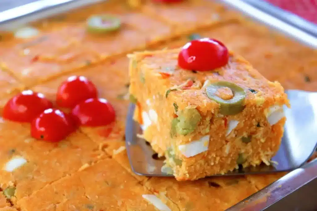 Cuscuz molhadinho fácil, rápido e delicioso com recheio bem temperado, ideal para o café da manhã ou jantar 4 Cuscuz molhadinho
