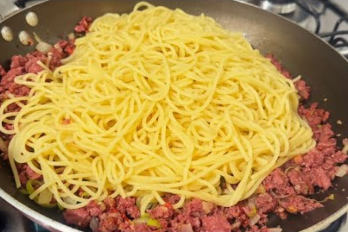 Espaguete soltinho feito com carne de lata para ficar incrivelmente saboroso, rápido e perfeito 55 Espaguete soltinho