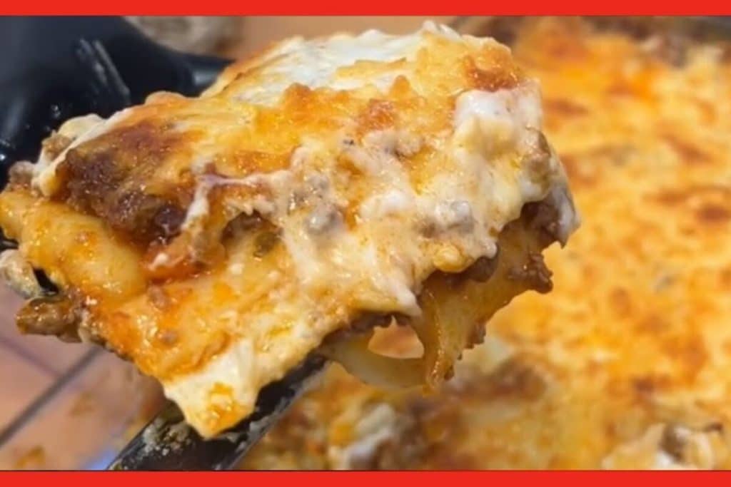 Lasanha à bolonhesa clássica, cremosa e coberta com bastante queijo derretido, uma gostosura 26 Lasanha à bolonhesa