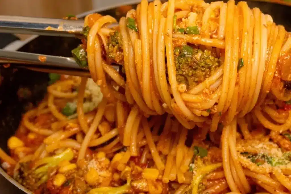 Macarrão ao molho de sardinha bem cremoso e prático, para uma refeição rápida, econômica e deliciosa 4 Macarrão ao molho de sardinha