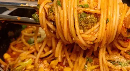 Macarrão ao molho de sardinha bem cremoso e prático, para uma refeição rápida, econômica e deliciosa 4 Macarrão ao molho de sardinha