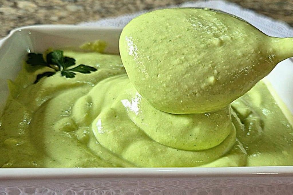 Maionese verde de lanchonete cremosa e bem temperada, para transformar o sabor dos seus lanches e hambúrgueres 60 Maionese verde de lanchonete