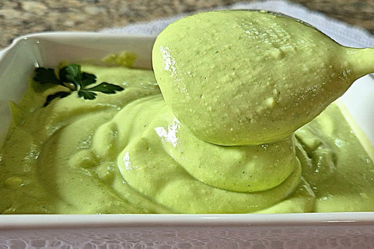 Maionese verde de lanchonete cremosa e bem temperada, para transformar o sabor dos seus lanches e hambúrgueres 59 Maionese verde de lanchonete