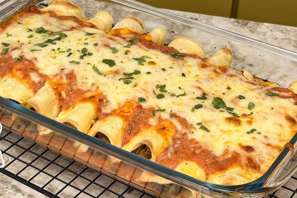 Panqueca de carne moída super suculenta com molho encorpado e bastante queijo derretido 123 Panqueca de carne moída