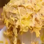 Repolho cremoso de forno preparado com molho aveludado e queijo gratinado, uma delícia 3 Repolho cremoso de forno