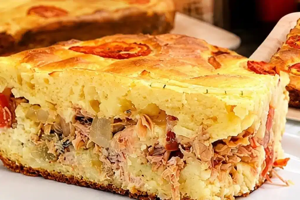 Torta de atum bem recheada de liquidificador feita com rapidez, um lanche completo e muito gostoso 4 Torta de atum
