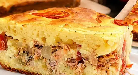 Torta de atum bem recheada de liquidificador feita com rapidez, um lanche completo e muito gostoso 2 Torta de atum