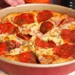 Torta de pepperoni com massa super fofinha de liquidificador e recheio bem caprichado 1 Torta de pepperoni
