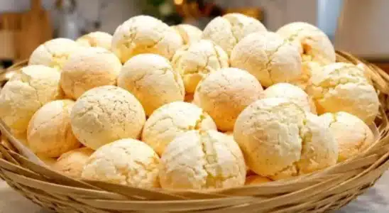Biscoitinhos de coco divinos feitos com amido de milho que derretem na boca de tão macios 2 Biscoitinhos de coco
