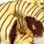 Bolo de festa fácil e simples, perfeito para iniciantes, com massa fofinha e recheio cremoso 2 Bolo de festa fácil