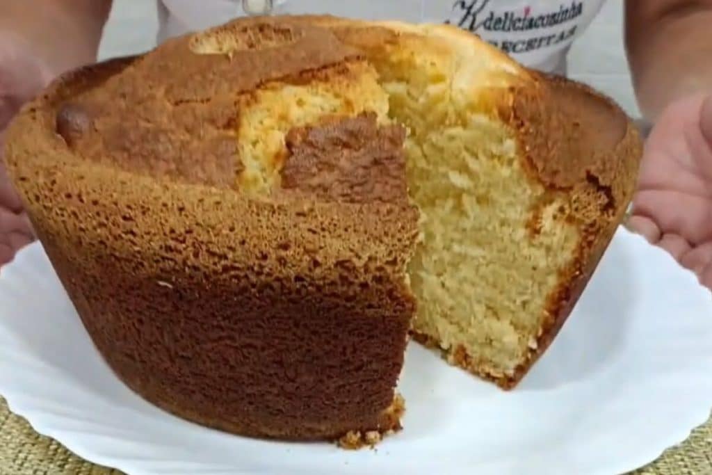 Bolo caçarola feito no liquidificador de um jeito rápido e fácil, que fica cremoso e super gostoso 8 Bolo caçarola