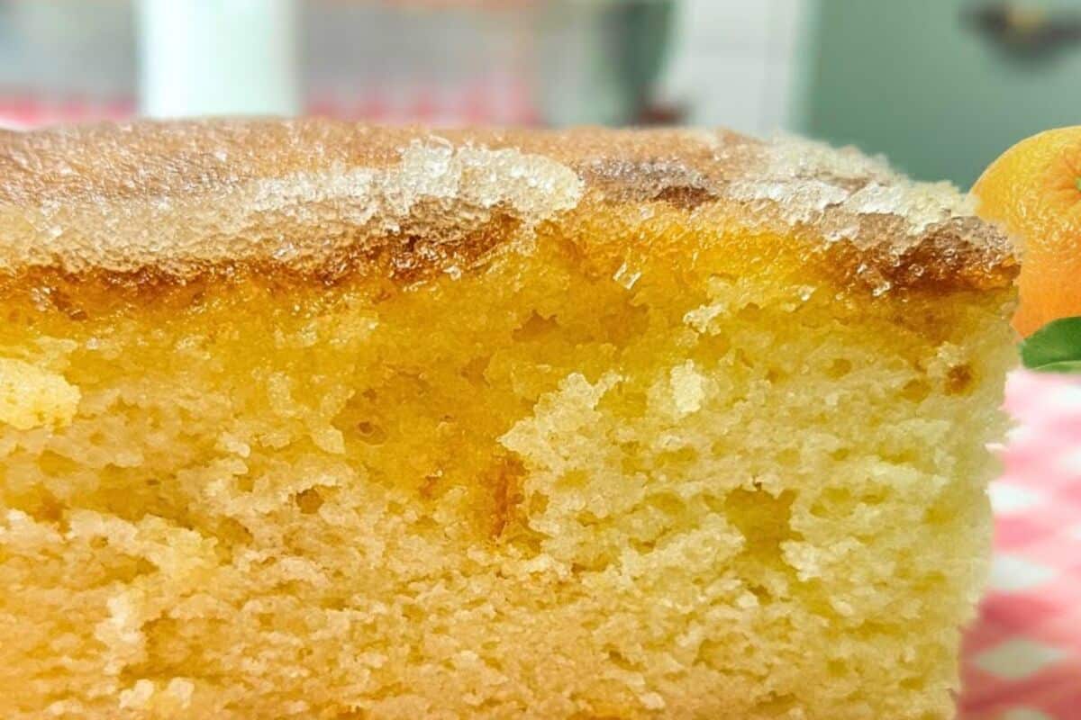 Bolo de laranja com calda e casquinha doce super fofinho e perfumado, perfeito para a hora do café 61 Bolo de laranja com calda