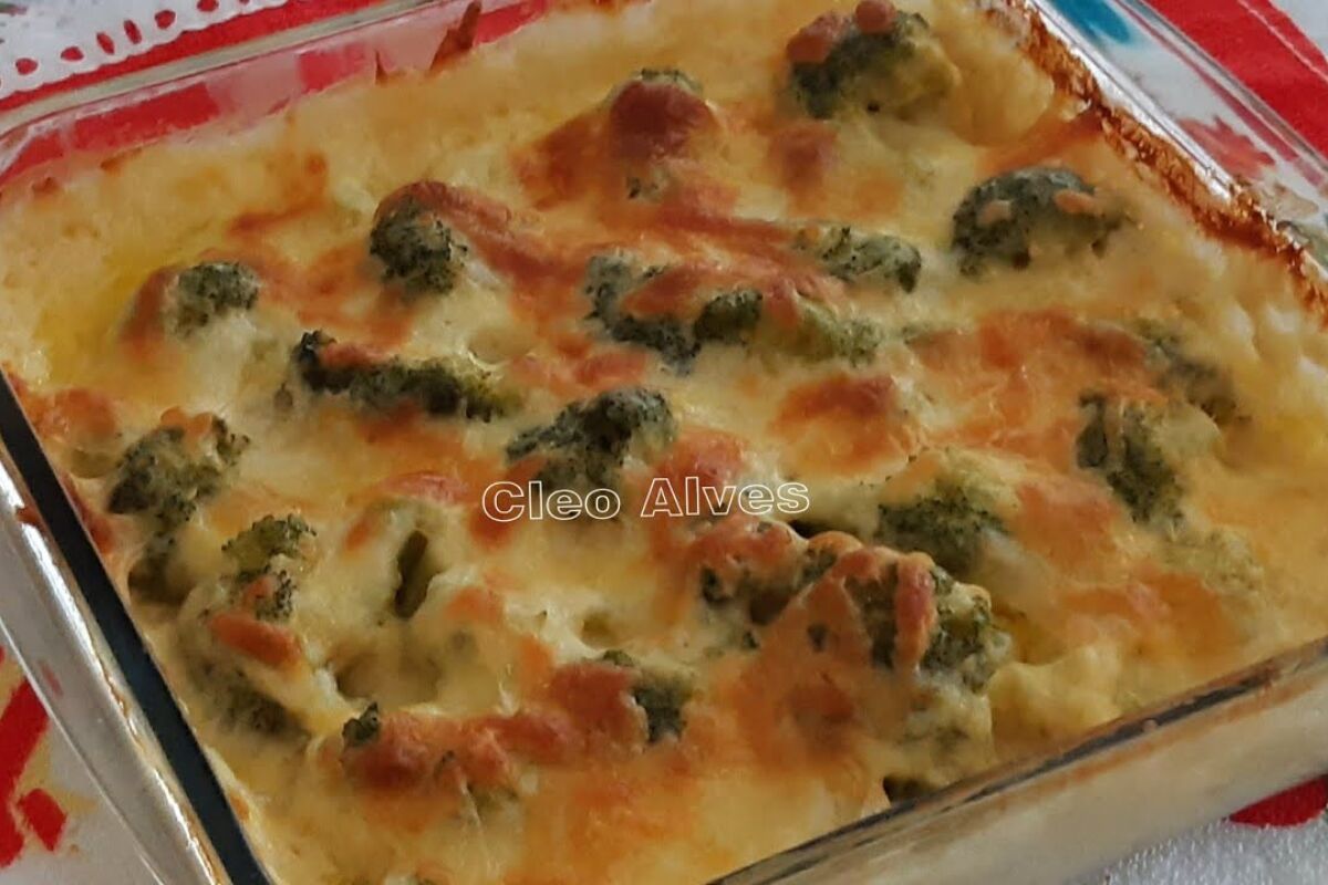 Brócolis gratinado ao molho branco
