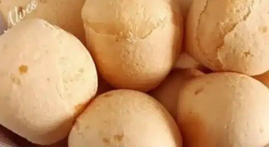Pão de queijo sem ovo feito com apenas três ingredientes e sem óleo, que não murcha e fica delicioso 3 Pão de queijo sem ovo