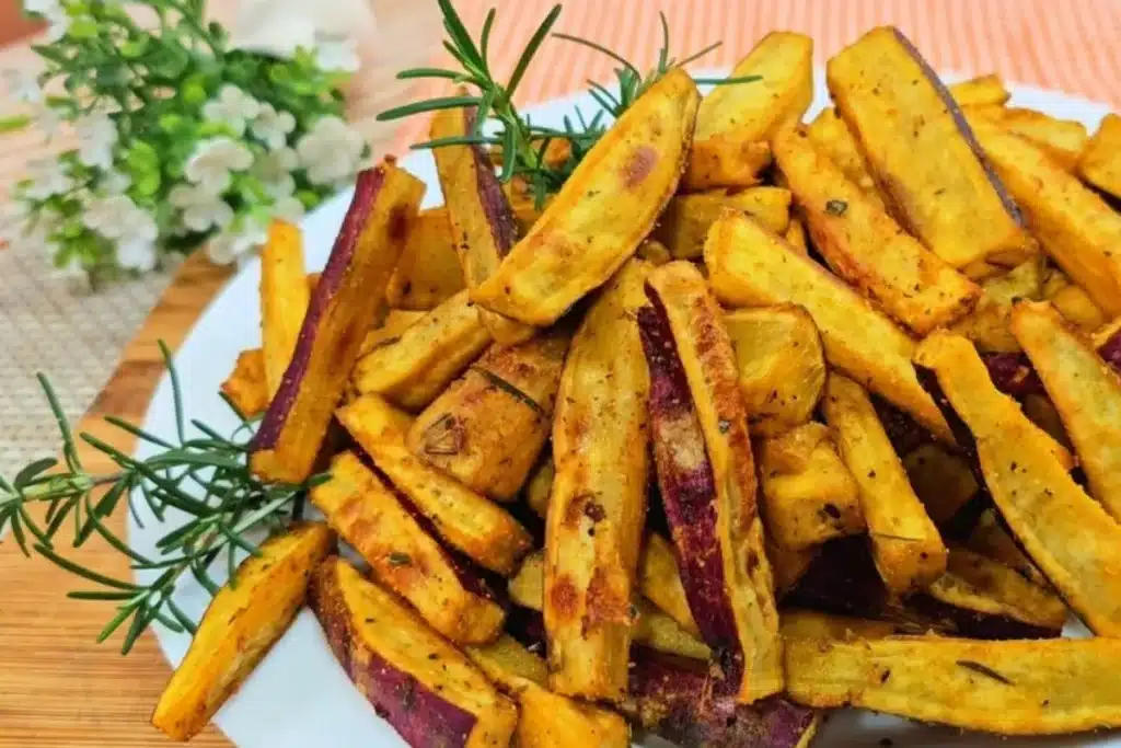 Petisco de batata doce leve e delicioso, feito no forno de forma simples, crocante e saudável 4 Petisco de batata doce