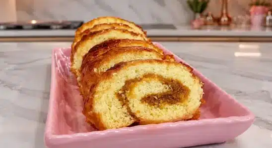 Rocambole fácil com massa levinha e recheio bem caprichado para você receber muitos elogios 4 Rocambole