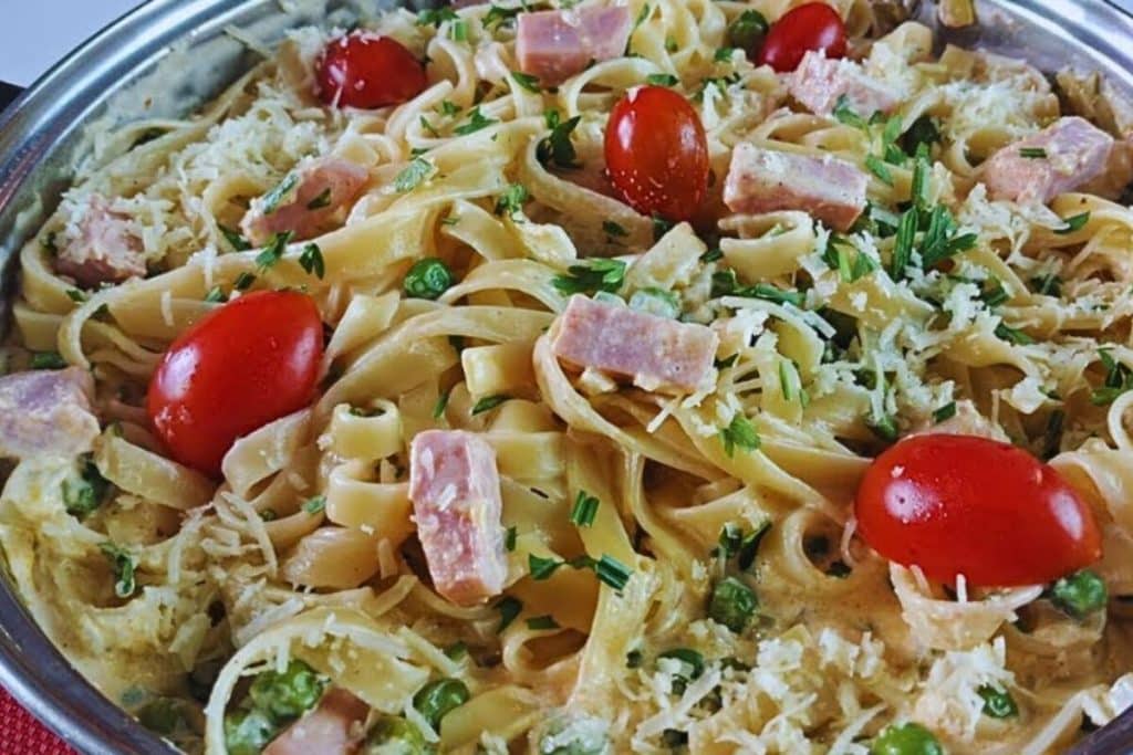 Talharim com molho especial super cremoso e saboroso, para um jantar de restaurante sem ter trabalho na cozinha 144 Talharim com molho especial