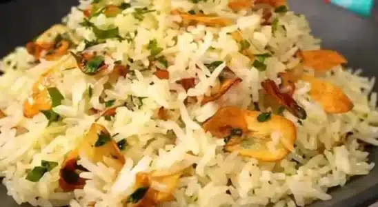 Arroz alho e óleo super soltinho, cheiroso e bem temperado, o acompanhamento perfeito para o seu churrasco 2 Arroz alho e óleo