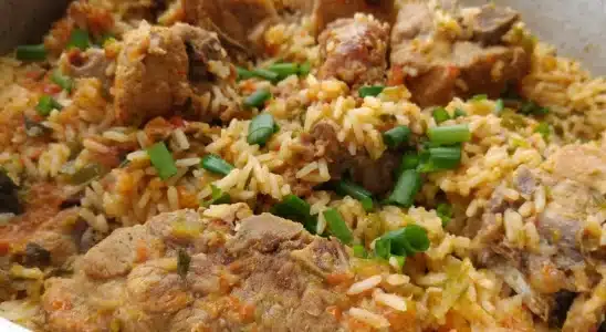 Arroz com suã bem temperado e molhadinho ao estilo mineiro, uma refeição caipira inesquecível 1 Arroz com suã