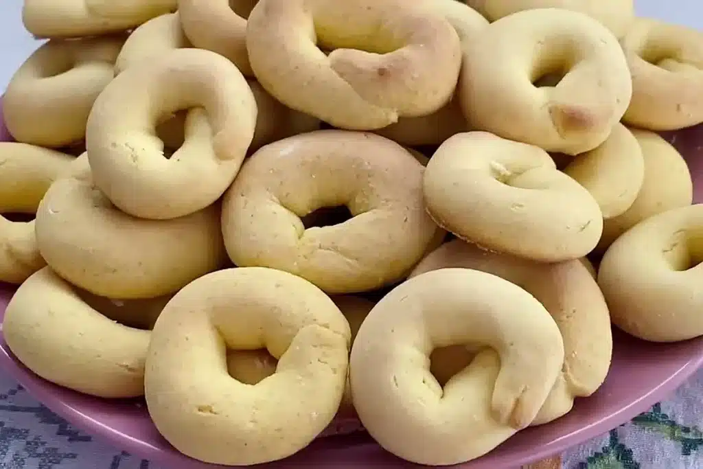 Bolacha de fubá caseira perfeita para o café, que rende muito, é deliciosa e super fácil de fazer 4 Bolacha de fubá caseira