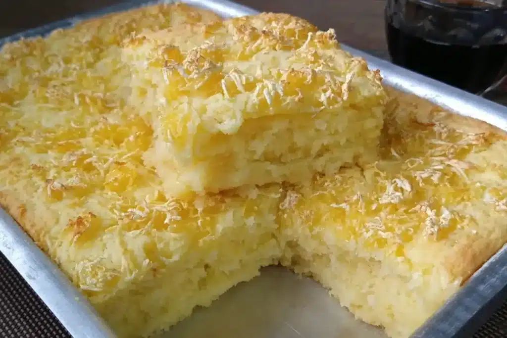 Bolo mané pelado feito no liquidificador, bem cremoso, fofo e irresistível para a hora do café 4 Bolo mané pelado