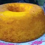 Bolo sem farinha de trigo e sem leite, bem úmido e fofinho feito no liquidificador, ideal para servir com um café 1 Bolo sem farinha de trigo