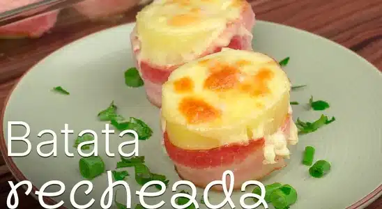Batata recheada assada no forno com recheio cremoso que dá água na boca, para um jantar caprichado 2 Batata recheada