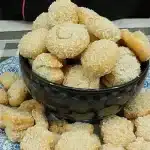 Biscoitinho de coco caseiro bem sequinho, que derrete na boca e fica pronto em poucos minutos 1 Biscoitinho de coco