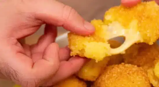 Bolinha de aipim com queijo feita sem farinha de trigo: crocante por fora e cremosa por dentro 3 Bolinha de aipim com queijo