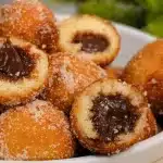 Bolinho de chuva trufado de brigadeiro fofinho e recheado, que é impossível comer apenas um 1 Bolinho de chuva trufado