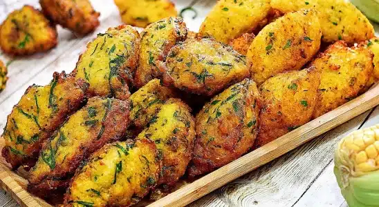 Bolinho de milho verde, um petisco maravilhoso e simples, crocante por fora e macio por dentro 1 Bolinho de milho verde