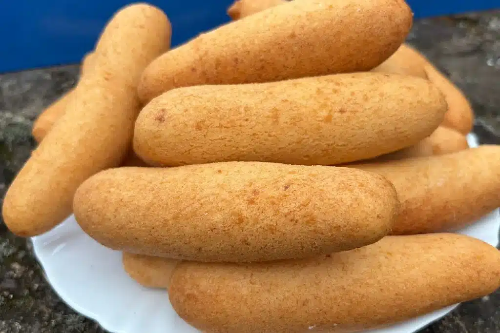 Bolinho de polvilho doce bem fofinho, crocante e sequinho, para você fritar rapidamente e arrasar 4 Bolinho de polvilho doce