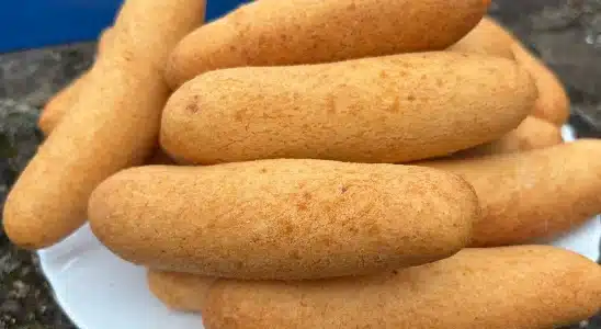 Bolinho de polvilho doce bem fofinho, crocante e sequinho, para você fritar rapidamente e arrasar 2 Bolinho de polvilho doce