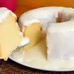 Bolo amanteigado com calda 4 leites fofinho, molhadinho e saboroso, para encantar a todos 1 Bolo amanteigado