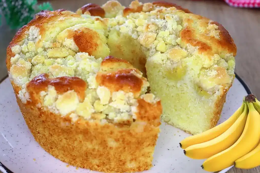 Bolo de banana diferente muito fácil, cheiroso e macio, perfeito para servir com um café 4 Bolo de banana diferente
