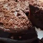 Bolo de chocolate fácil feito sem farinha de trigo: molhadinho, fofo e irresistível, ideal para servir com um café 1 Bolo de chocolate fácil