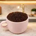 Bolo de chocolate na caneca fofinho e rápido feito no micro-ondas, uma gostosura prática 1 Bolo de chocolate na caneca
