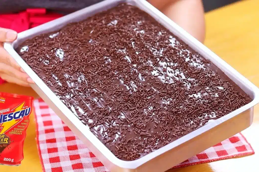 Bolo de Nescau fofinho e com aquele sabor forte de chocolate que vai encantar toda a família 4 Bolo de Nescau