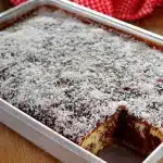 Bolo frapê fofinho misturando massa de baunilha com chocolate, para encantar todos na hora do café 1 Bolo frapê fofinho