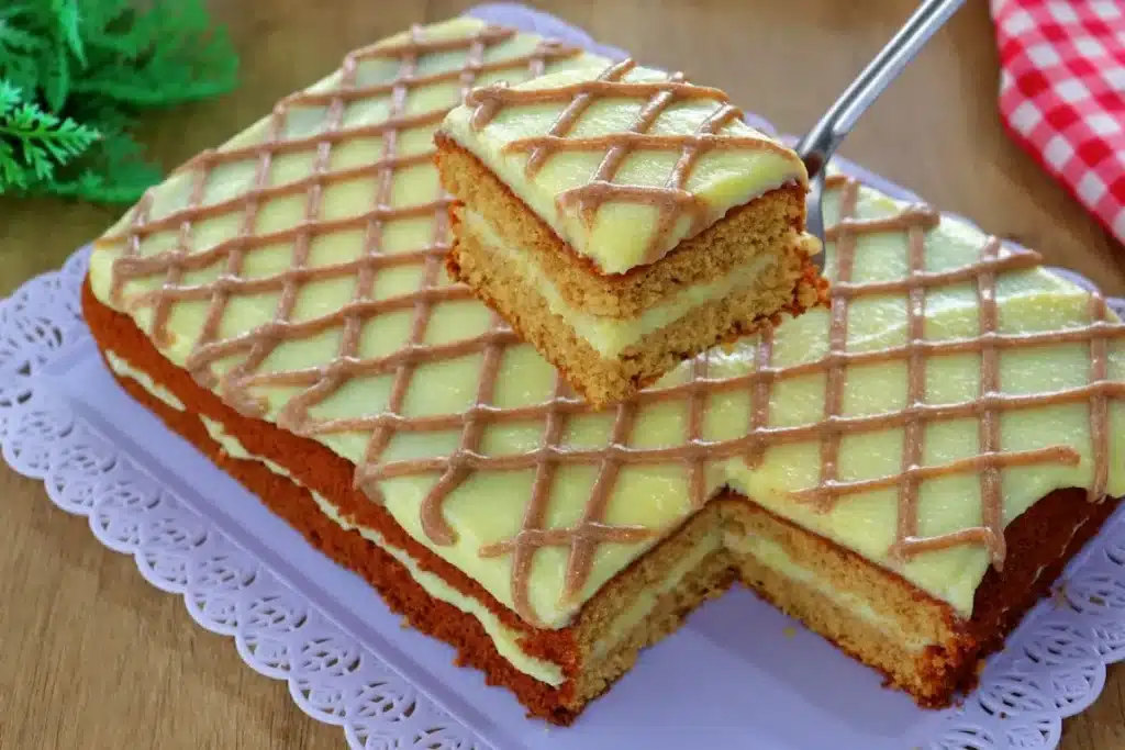 Bolo indiano fácil e delicioso com massa fofinha e recheio cremoso, para acompanhar aquele café quentinho 4 Bolo indiano