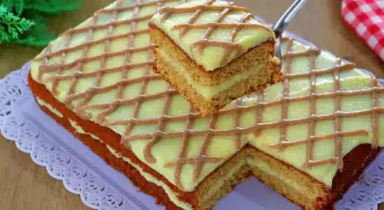 Bolo indiano fácil e delicioso com massa fofinha e recheio cremoso, para acompanhar aquele café quentinho 2 Bolo indiano