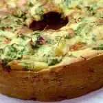 Bolo salgado bem recheado e super fofinho que vai perfumar a sua cozinha, uma ótima opção para o lanche 1 Bolo salgado
