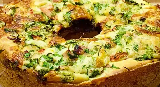 Bolo salgado da vovó fofo, fácil de fazer e bem recheado, o lanche perfeito para reunir a família 1 Bolo salgado da vovó