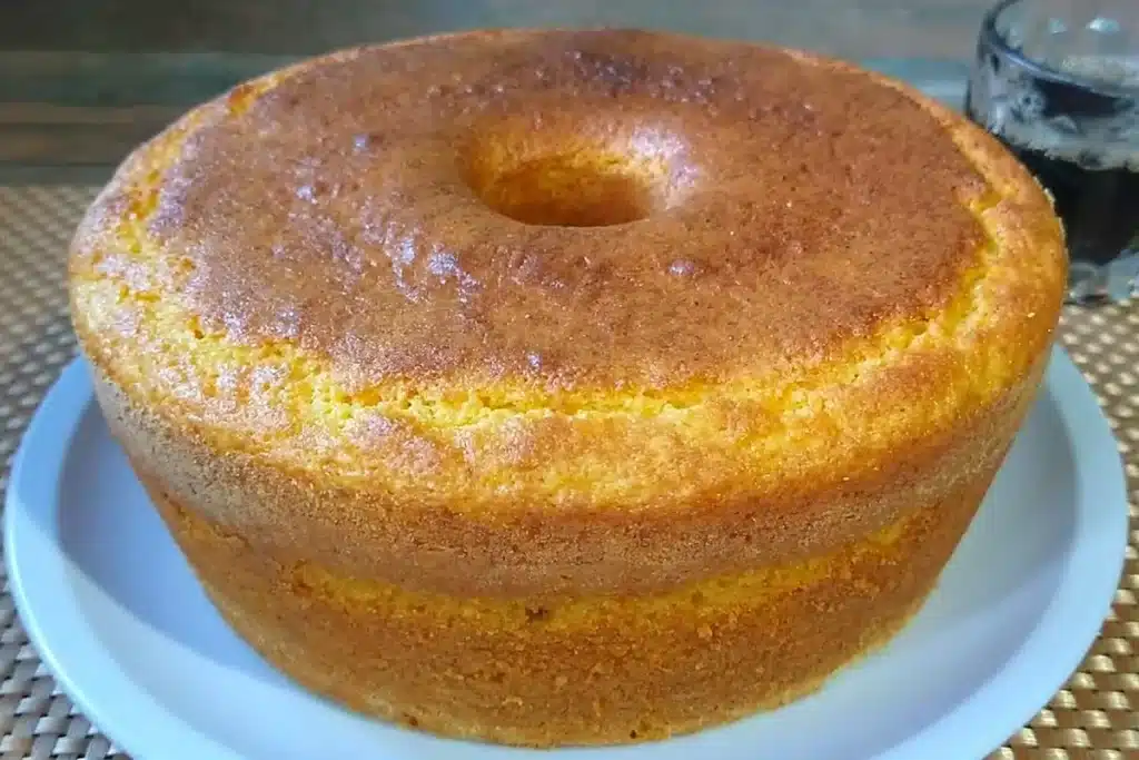 Bolo sem farinha de trigo super fofinho e fácil, um bolo caseiro perfeito para o seu café da tarde 4 Bolo sem farinha de trigo